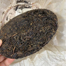 Load image into Gallery viewer, 2003 ChangTai &quot;Chang Tai Hao - Ban Na - Wu Tiao Ma + Wu Tian Shu&quot; (Version of No Barcode + No Stamp) Cake 400g Puerh Raw Tea Sheng Cha