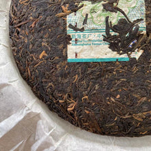 Laden Sie das Bild in den Galerie-Viewer, 2008 DaYi &quot;8582&quot; Cake 357g Puerh Sheng Cha Raw Tea (Batch 801)