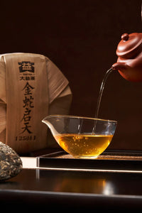 2025 DaYi "Jin She Qi Tian" (Golden Snake Soaring to the Sky - Lunar Snake Year Commemorative Cake) 357g Puerh Sheng Cha Raw Tea