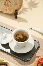 Cargar imagen en el visor de la galería, 2022 DaYi &quot;Nan Guo Qiu Yun&quot; (Southern Autumn Charm) Cake 357g Puerh Sheng Cha Raw Tea