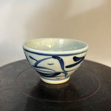 Cargar imagen en el visor de la galería, Jingdezhen Wood Ash Glaze &quot;Blue and White&quot; Porcelain, Hand Painting &quot;Tea Leaf &amp; Flower&quot; Gaiwan, Tea Cup. KTM001