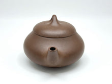 Load image into Gallery viewer, Yixing "Ai Li" (Plump Pear-shaped) Teapot 180ml, "Zi Ni" Clay / Mud