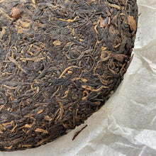 Laden Sie das Bild in den Galerie-Viewer, 2008 DaYi &quot;8582&quot; Cake 357g Puerh Sheng Cha Raw Tea (Batch 801)