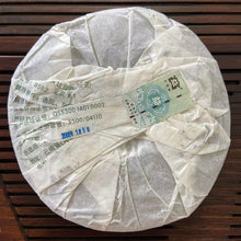 Carica l&#39;immagine nel visualizzatore di Gallery, 2008 DaYi &quot;8582&quot; Cake 357g Puerh Sheng Cha Raw Tea (Batch 801)