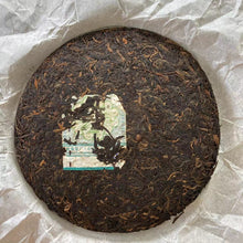 Laden Sie das Bild in den Galerie-Viewer, 2008 DaYi &quot;8582&quot; Cake 357g Puerh Sheng Cha Raw Tea (Batch 801)