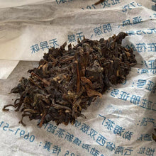 Cargar imagen en el visor de la galería, 2007 DaYi &quot;7532&quot; Cake 357g Puerh Sheng Cha Raw Tea