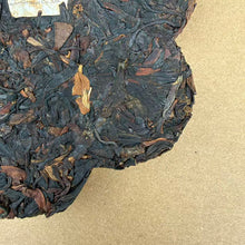 Laden Sie das Bild in den Galerie-Viewer, 2009 XiaGuan "Mei Hua" (Plum) Cake 125g Puerh Raw Tea Sheng Cha
