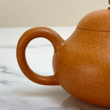 Load image into Gallery viewer, Fully Handmade, Yixing "Li Xing" (Pear Shape) Teapot 150ml, "Duan Ni" Clay / Mud