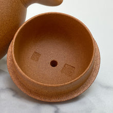 Load image into Gallery viewer, Fully Handmade, Yixing "Li Xing" (Pear Shape) Teapot 150ml, "Duan Ni" Clay / Mud