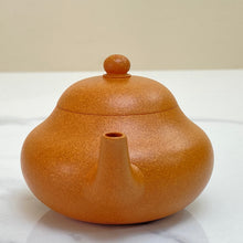 Load image into Gallery viewer, Fully Handmade, Yixing "Li Xing" (Pear Shape) Teapot 150ml, "Duan Ni" Clay / Mud