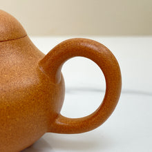 Load image into Gallery viewer, Fully Handmade, Yixing "Li Xing" (Pear Shape) Teapot 150ml, "Duan Ni" Clay / Mud