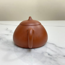 Load image into Gallery viewer, Yixing "Dong Xin · Qin Quan" Teapot 120ml, "Zhu Ni" Clay / Mud