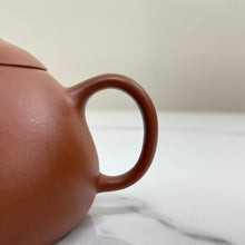 Load image into Gallery viewer, Yixing "Dong Xin · Qin Quan" Teapot 120ml, "Zhu Ni" Clay / Mud