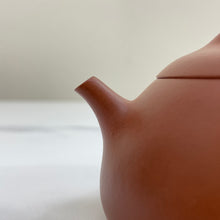 Load image into Gallery viewer, Yixing "Dong Xin · Qin Quan" Teapot 120ml, "Zhu Ni" Clay / Mud