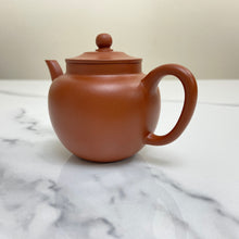 Load image into Gallery viewer, Yixing "Gong Deng" Teapot 125ml, "Zhu Ni" Clay / Mud