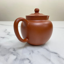 Load image into Gallery viewer, Yixing "Gong Deng" Teapot 125ml, "Zhu Ni" Clay / Mud