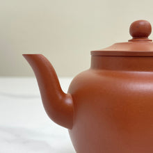 Load image into Gallery viewer, Yixing "Gong Deng" Teapot 125ml, "Zhu Ni" Clay / Mud
