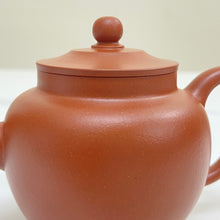 Load image into Gallery viewer, Yixing "Gong Deng" Teapot 125ml, "Zhu Ni" Clay / Mud