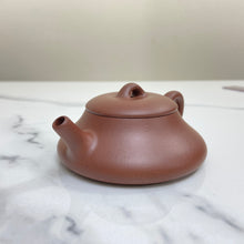 Load image into Gallery viewer, Yixing "Yin Piao" Teapot 100ml, "Zhu Ni" Clay / Mud