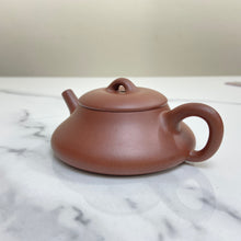 Load image into Gallery viewer, Yixing "Yin Piao" Teapot 100ml, "Zhu Ni" Clay / Mud