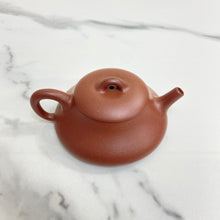 Load image into Gallery viewer, Yixing "Yin Piao" Teapot 100ml, "Zhu Ni" Clay / Mud