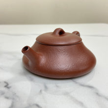 Load image into Gallery viewer, Yixing "Yin Piao" Teapot  77 ml, "Hong Jiang Po Ni" Clay / Mud