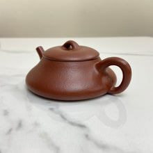 Load image into Gallery viewer, Yixing "Yin Piao" Teapot  77 ml, "Hong Jiang Po Ni" Clay / Mud