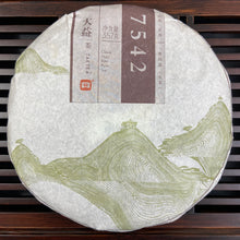 Load image into Gallery viewer, 2015 DaYi "7542" Cake  1st Batch 357g Puerh Sheng Cha Raw Tea