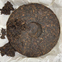Load image into Gallery viewer, 2014 DaYi "Hong Yu" (Red Jade) Cake 357g Puerh Shou Cha Ripe Tea