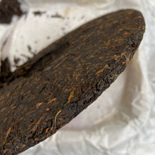 Load image into Gallery viewer, 2014 DaYi "Hong Yu" (Red Jade) Cake 357g Puerh Shou Cha Ripe Tea