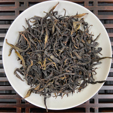 Load image into Gallery viewer, 2026 Early Spring FengHuang DanCong "Ya Shi Xiang" (Duck Poop Fragrance) A+++ Grade, Medium-Heavy Roasted Oolong, Loose Leaf Tea, Chaozhou