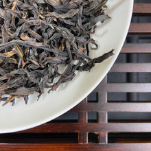 Load image into Gallery viewer, 2026 Early Spring FengHuang DanCong "Ya Shi Xiang" (Duck Poop Fragrance) A+++ Grade, Medium-Heavy Roasted Oolong, Loose Leaf Tea, Chaozhou