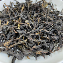 Load image into Gallery viewer, 2026 Early Spring FengHuang DanCong "Ya Shi Xiang" (Duck Poop Fragrance) A+++ Grade, Medium-Heavy Roasted Oolong, Loose Leaf Tea, Chaozhou