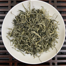 Carica l'immagine nel visualizzatore di Gallery, 2026 Early Spring "Yin Si" (Silver Thread) Loose Leaf A Grade Green Tea, DianLv, Yunnan Province.