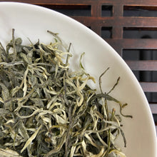 Carica l'immagine nel visualizzatore di Gallery, 2026 Early Spring "Yin Si" (Silver Thread) Loose Leaf A Grade Green Tea, DianLv, Yunnan Province.
