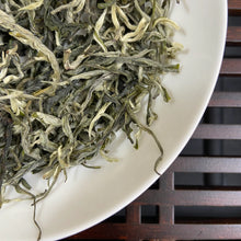 Carica l'immagine nel visualizzatore di Gallery, 2026 Early Spring "Yin Si" (Silver Thread) Loose Leaf A Grade Green Tea, DianLv, Yunnan Province.