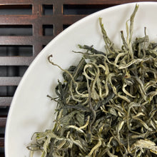 Carica l'immagine nel visualizzatore di Gallery, 2026 Early Spring "Yin Si" (Silver Thread) Loose Leaf A Grade Green Tea, DianLv, Yunnan Province.