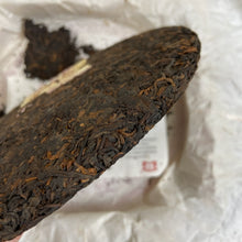 Load image into Gallery viewer, 2011 DaYi "Pu Zhi Wei" (General) Cake 357g Puerh Shou Cha Ripe Tea