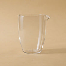 Laden Sie das Bild in den Galerie-Viewer, Borosilicate Glass "Gong Dao Bei" (Pitcher) Small 250ml, Giant 350ml