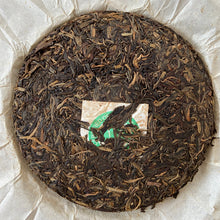 Charger l&#39;image dans la galerie, 2006 PengCheng &quot;Bai Cai - Sheng Tai Qiao Mu&quot; (Cabbage - Organic Arbor Tree) Cake 357g Puerh Raw Tea Sheng Cha