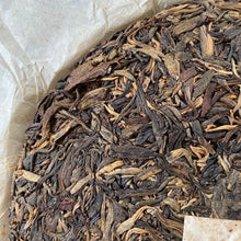 Cargar imagen en el visor de la galería, 2006 PengCheng &quot;Bai Cai - Sheng Tai Qiao Mu&quot; (Cabbage - Organic Arbor Tree) Cake 357g Puerh Raw Tea Sheng Cha