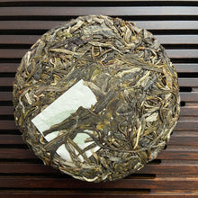 Laden Sie das Bild in den Galerie-Viewer, 2023 KingTeaMall Spring &quot;Xi Niu Tang&quot; (Xiniutang) Big Tree 100g Cake Puerh Sheng Cha Raw Tea