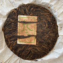 Laden Sie das Bild in den Galerie-Viewer, 2010 BaoMing &quot;Ba Zi Cha -Yong De - Lin Cang&quot; (Twig Tea - Yongde Lincang Region) Cake 400g Puerh Sheng Cha Raw Tea