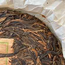 Cargar imagen en el visor de la galería, 2010 BaoMing &quot;Ba Zi Cha -Yong De - Lin Cang&quot; (Twig Tea - Yongde Lincang Region) Cake 400g Puerh Sheng Cha Raw Tea