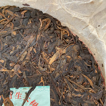 將圖片載入圖庫檢視器 2006 FuHai &quot;Nan Nuo Shan - Ye Sheng - Da Shu&quot; (NanNuo Mountain - Wild - Big Tree) Cake 357g Puerh Raw Tea Sheng Cha