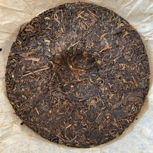 Load image into Gallery viewer, 2004 ChunHai &quot;Meng Hai Kong Que&quot; (Menghai Peacock) Cake 357g Puerh Sheng Cha Raw Tea