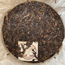 Laden Sie das Bild in den Galerie-Viewer, 2004 ChunHai &quot;Meng Hai Kong Que&quot; (Menghai Peacock) Cake 357g Puerh Sheng Cha Raw Tea