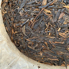 Charger l&#39;image dans la galerie, 2012 TianPu &quot;Yi Wu - Qiao Mu&quot; (Yiwu - Arbor Tree) Cake 357g Puerh Raw Tea Sheng Cha