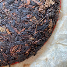 Load image into Gallery viewer, 2005 XiaGuan &quot;Ye Sheng&quot; (Wild Leaf ) Cake 357g Puerh Raw Tea Sheng Cha