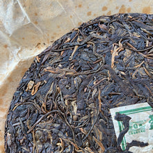 Laden Sie das Bild in den Galerie-Viewer, 2007 MengKu RongShi &quot;Mu Shu Cha&quot; (Mother Tree) Cake 500g Puerh Raw Tea Sheng Cha